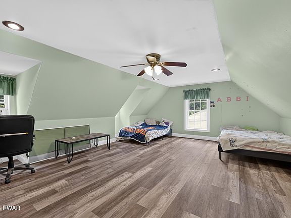 4th image of 64 White Rock Dr