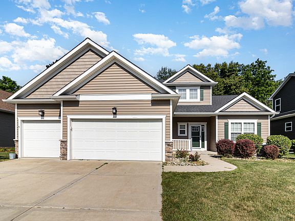 2nd image of 835 E Shakespeare Dr