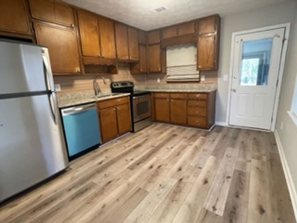 2nd image of 513 Charleston Ln