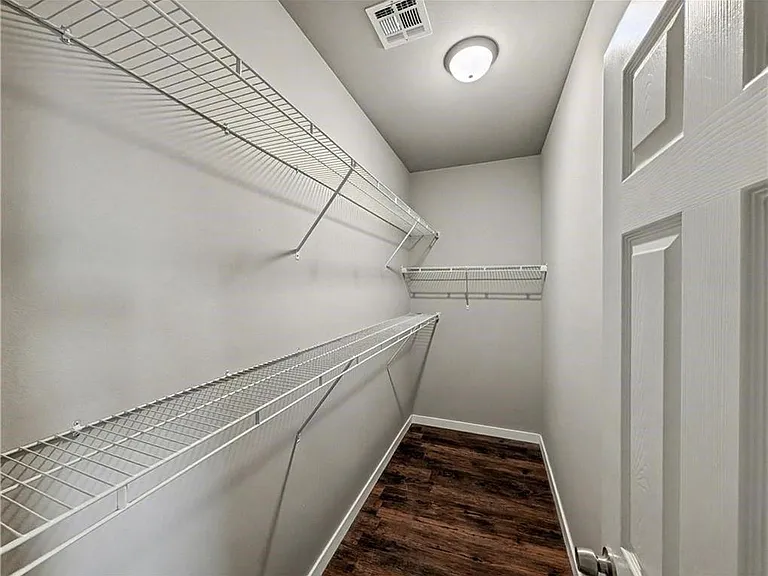 862 Oakwood Ln — Photo 11