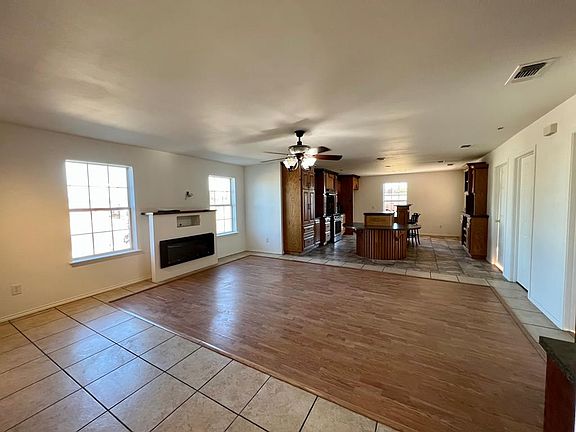 4th image of 2251 Woodlawn Dr