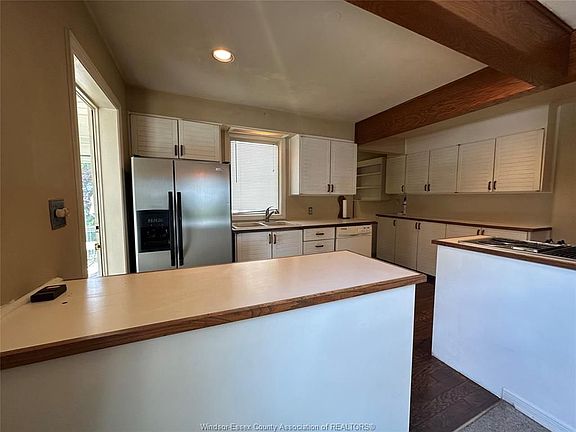 5th image of 7450 Saint Rose Ave