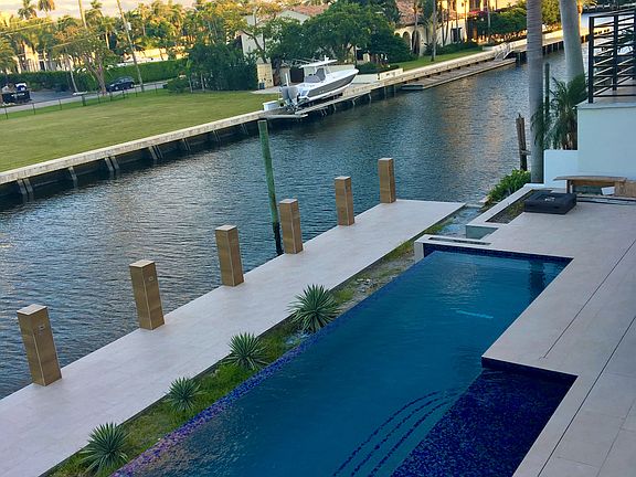 3rd image of 520 Coconut Isle Dr