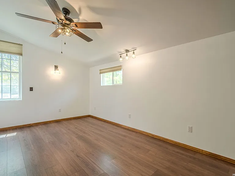 227 Devonshire Dr — Photo 35