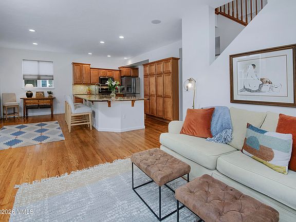5th image of 132 Longview Ave
