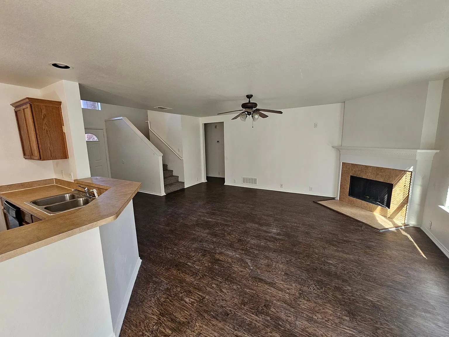 4 bed, 2.5 bath, 2674 sqft, $2,300 — Photo 3