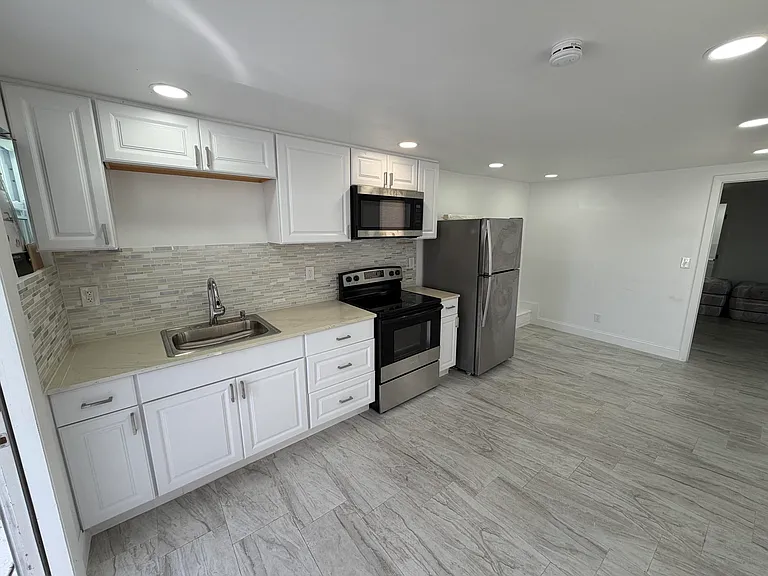 8717 SW 16th Pl — Photo 15