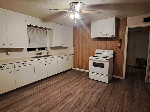 4th image of 1308 W Circle Dr