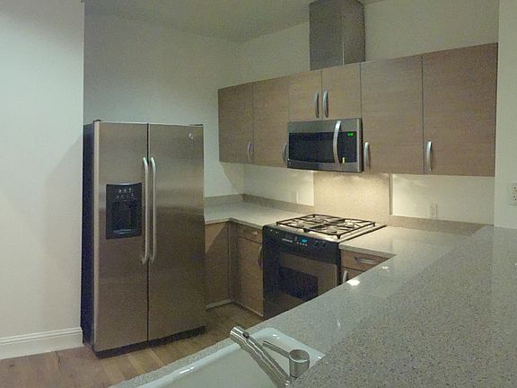5th image of 1 Mandalay Pl Unit 1609