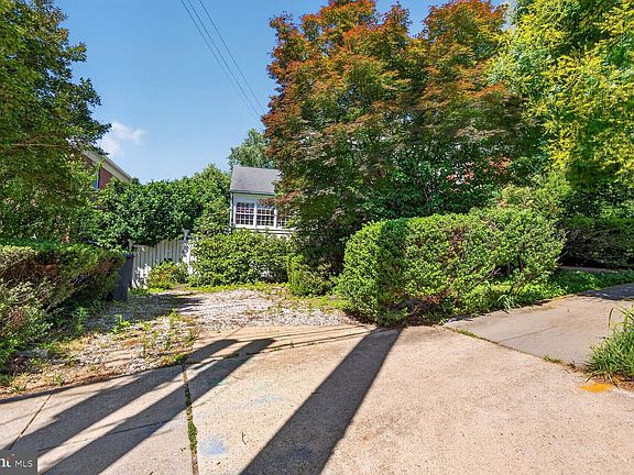 2nd image of 1656 Foxhall Rd NW