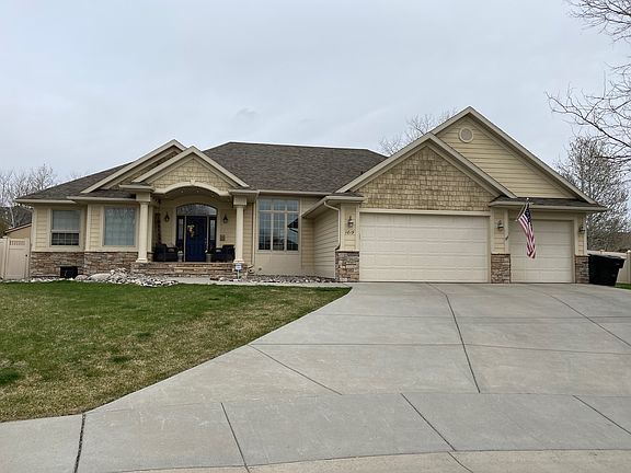 2nd image of 1819 Crystal Dr