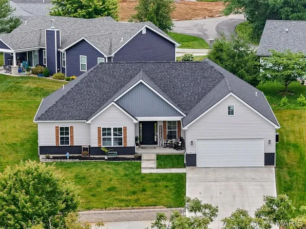 10577 Village Ln, Foristell, MO 63348