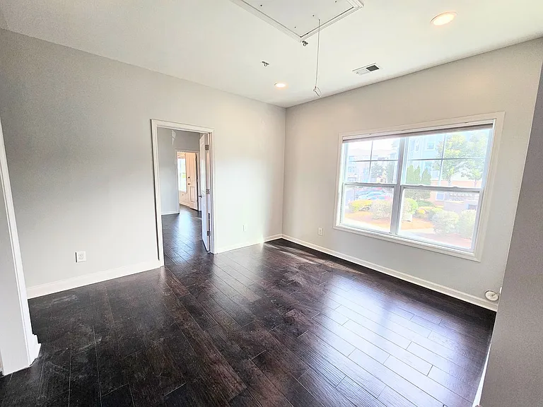 821 Westmoreland Cir NW — Photo 17