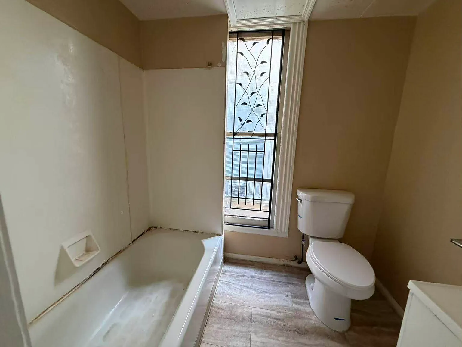 1 bed, 5000 sqft, $1,650 — Photo 2
