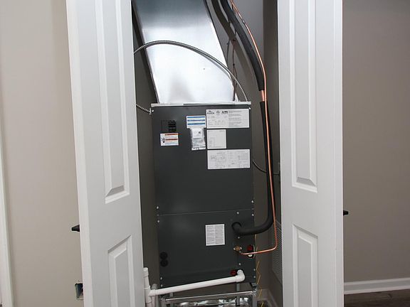 5th image of 2237 W Oxford St #1