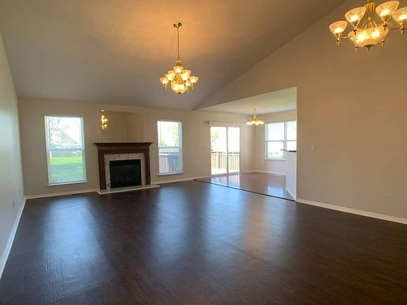 3rd image of 1027 Saratoga Springs Ct