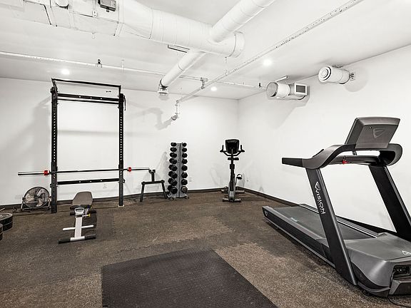 5th image of 1832 W Superior St #224