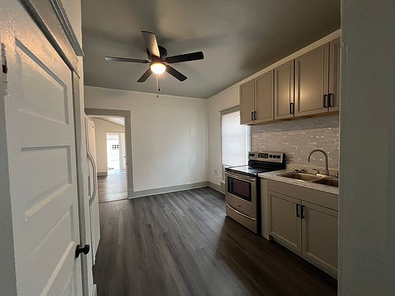 3rd image of 625 Avenue B SW APT A