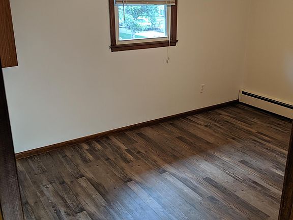 3rd image of 140 Mississippi Pl NE APT 2