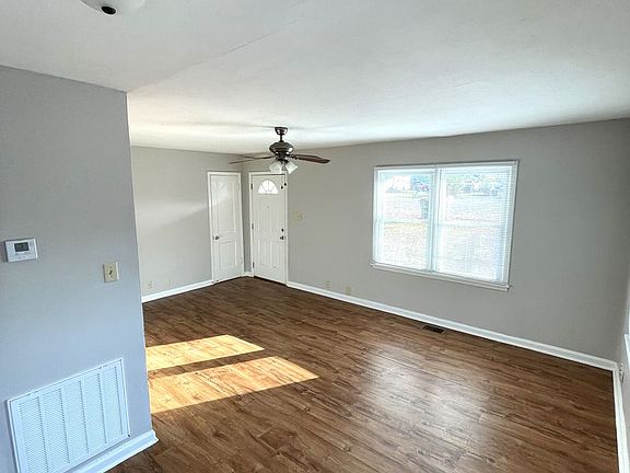 3rd image of 208 Sunset Ct
