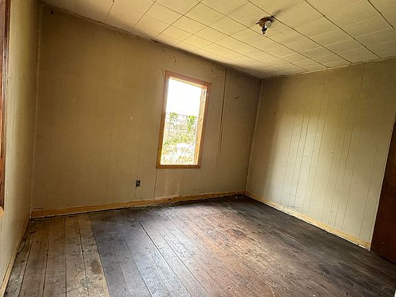3rd image of 1580 Naomi Ave