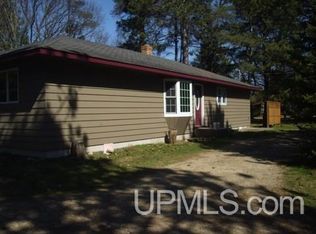 8395 P.5 Rd, Gladstone, MI 49837