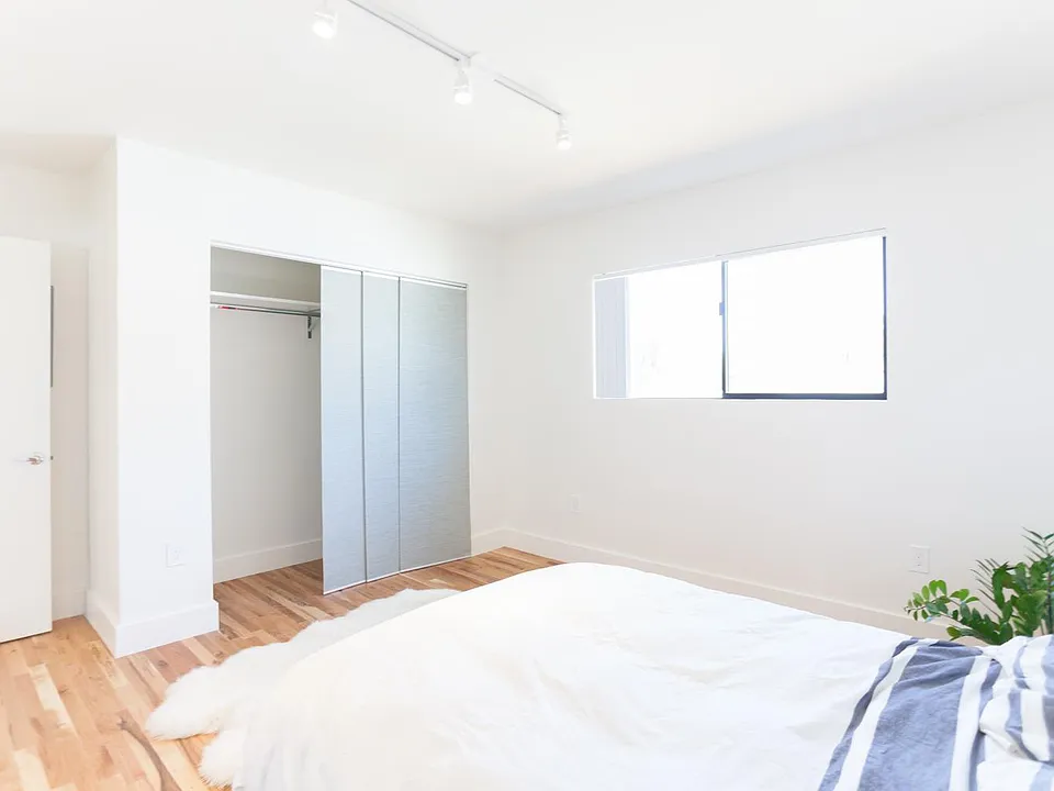363 Leslie Way #1