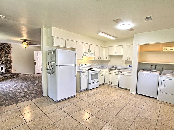 3rd image of 12177 E Hawaii Dr