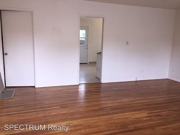 5th image of 1815 De La Vina St APT A