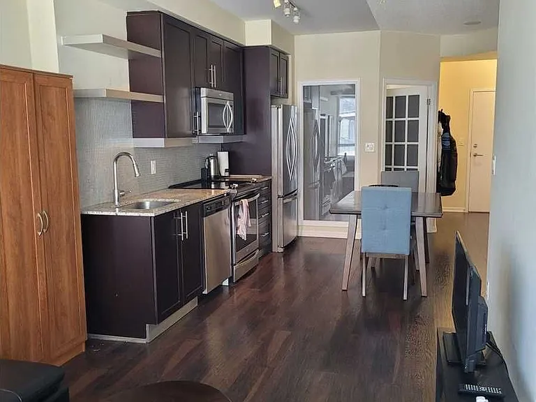 400 Adelaide St E #1202 — Photo 3