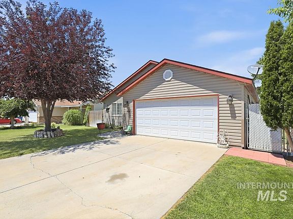 3rd image of 306 W Avenue K