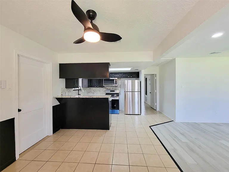 10614 Bainbridge St — Photo 10