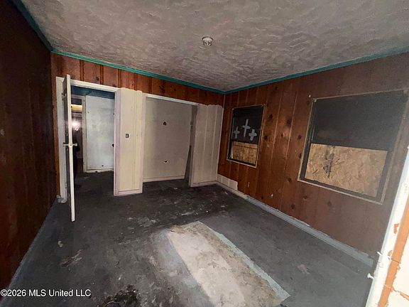 5th image of 827 Dorgan St