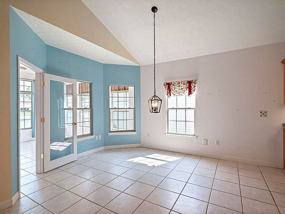 4th image of 304 Hibiscus Dr