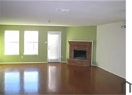 5 bed, 2033 sqft, $2,600 — Photo 2
