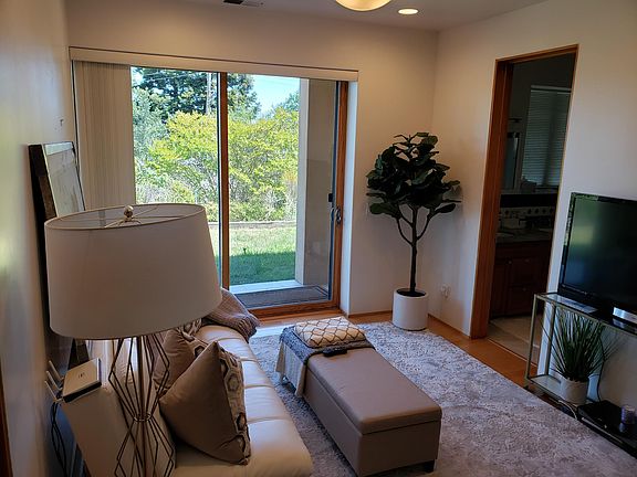 4th image of 13452 Carillo Ln Suite B