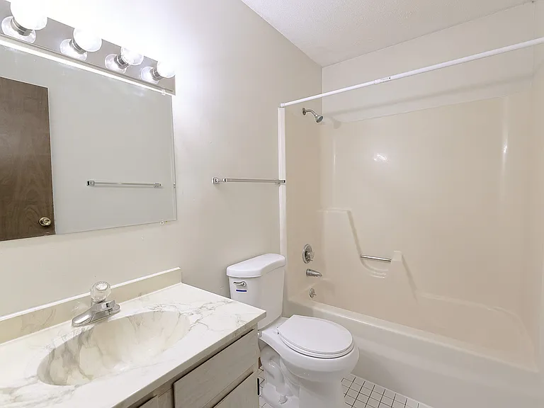 1728 S 14th St #13 — Photo 12