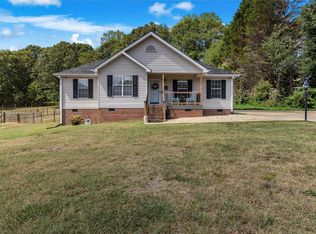 119 Logan Ln, Easley, SC 29640