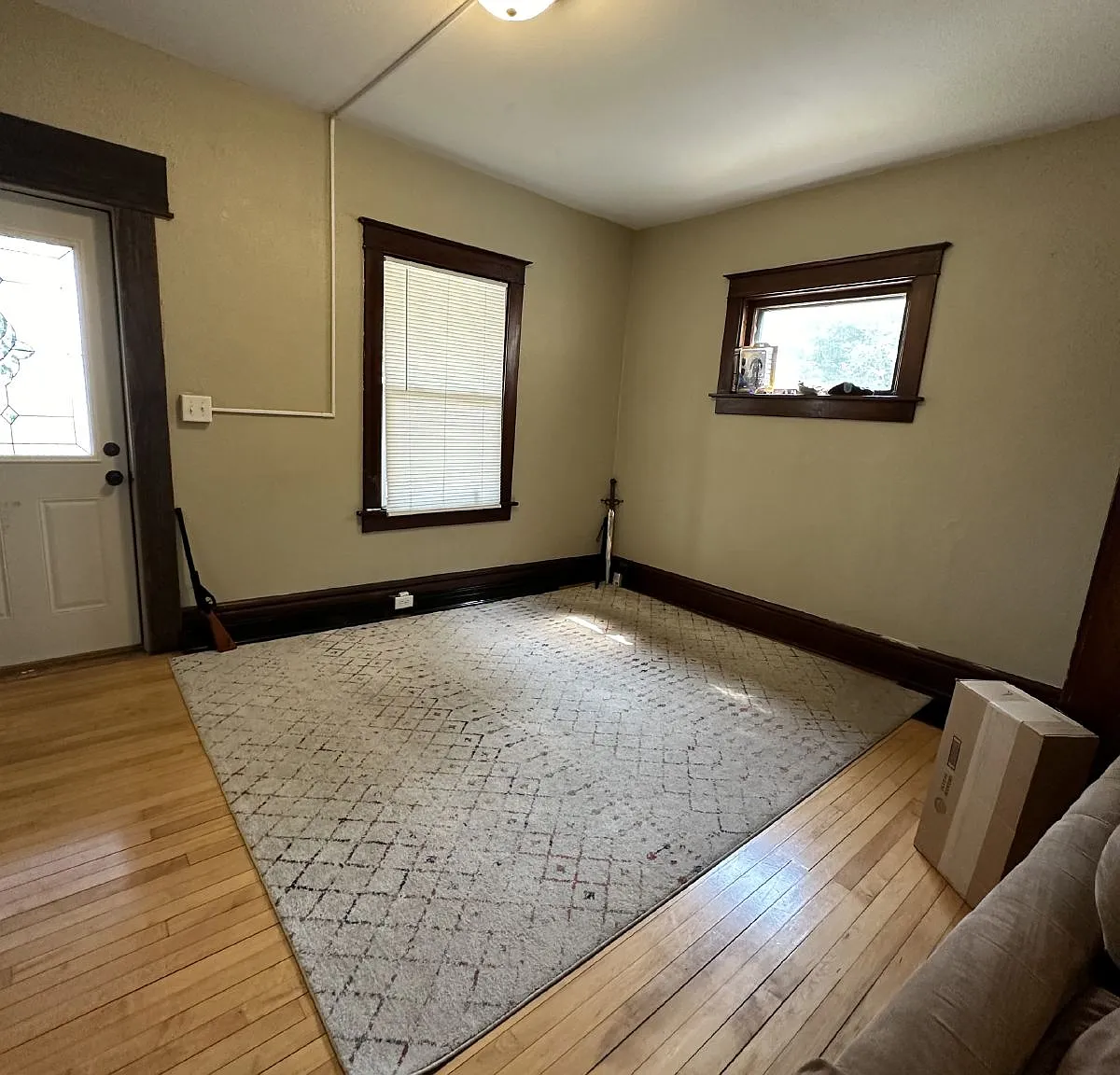 3 bed, 1.0 bath, 1293 sqft, $525 — Photo 2