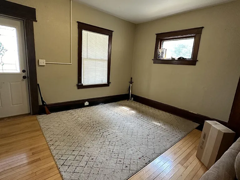 739 Broadway St — Photo 2