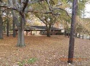 5090 E Shore Dr, Memphis, TN 38109