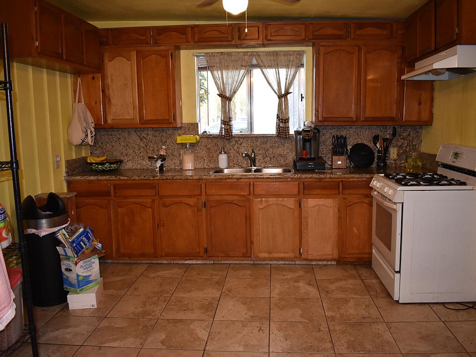 2nd image of 15946 Maplegrove St