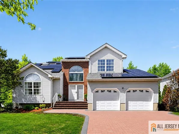 28 Glynn Ct, Parlin, NJ 08859