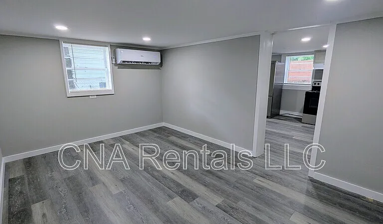 1772 Martin Pl SE #B — Photo 2