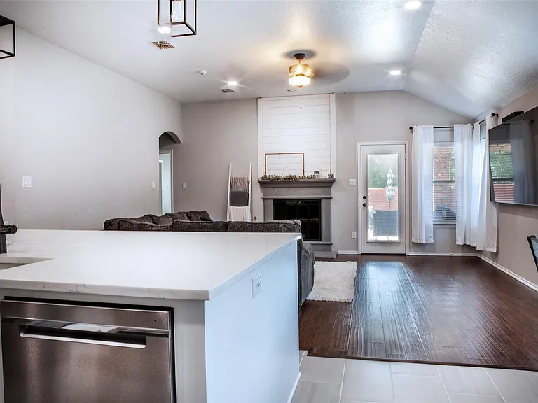 1796 Barton Springs Dr — Photo 3