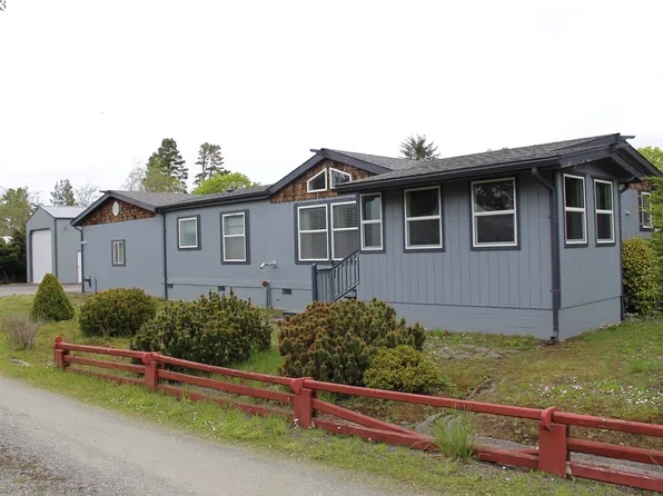 90893 Travis Ln, Coos Bay, OR 97420