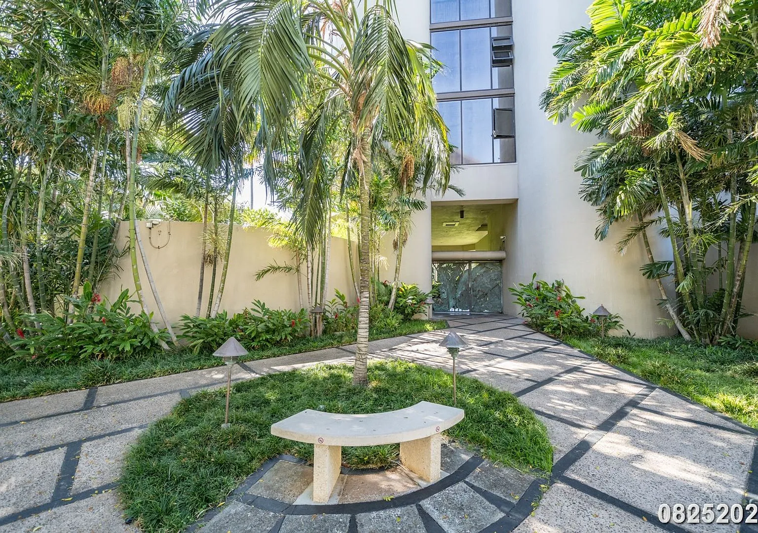$2400 / 1BR 1BA 1 Parking Hale Kaheka Condo | Available Now! — Photo 3