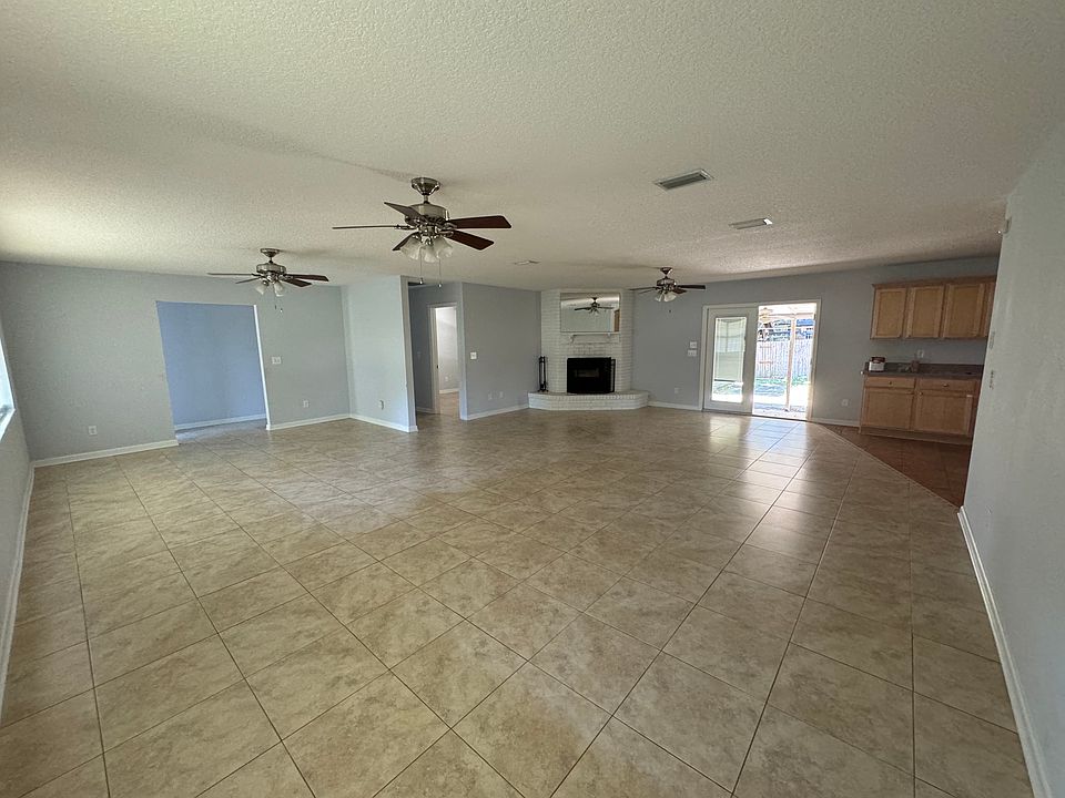 1st image of 2704 Cedarcrest Dr