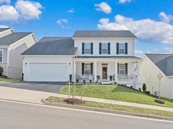 2141 Kings Walk Dr NE, Roanoke, VA 24012