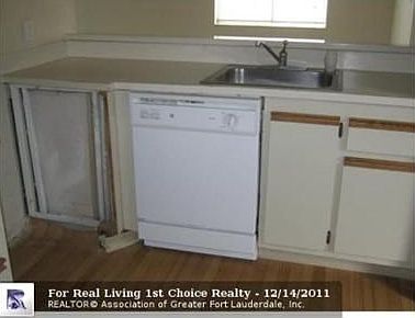 3rd image of 1354 The Pointe Dr
